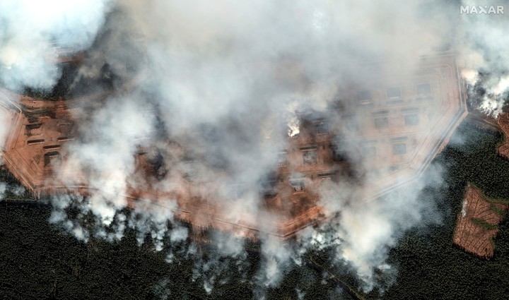 En una imagen facilitada por Maxar Technologies, un depósito de municiones en Toropets, Rusia, tras un ataque ucraniano con drones asistido por la CIA, el 18 de septiembre de 2024. (Imagen de satélite ©2024 Maxar Technologies vía The New York Times)