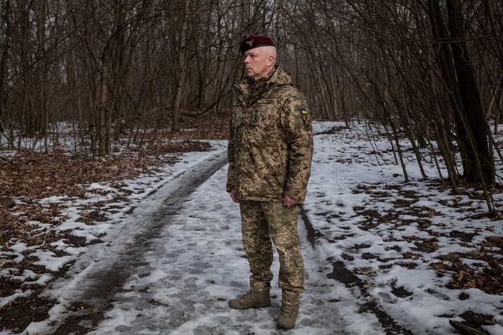 El teniente general Mykhaylo Zabrodskyi, figura clave en la colaboración militar ucraniana con el Pentágono, en Kiev, el 3 de marzo de 2025. Según un informe del New York Times, una amplia labor de recopilación de información de inteligencia estadounidense orientó la estrategia de combate ucraniana a gran escala y canalizó información precisa sobre objetivos a los soldados sobre el terreno. (Nicole Tung/The New York Times