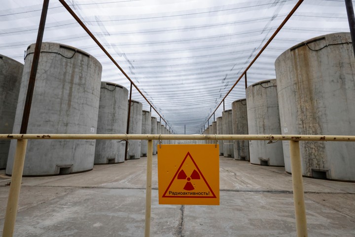 El depósito de combustible de la central nuclear de Zaporiyia, en Ucrania, en una imagen de marzo de 2023. Foto: EFE 