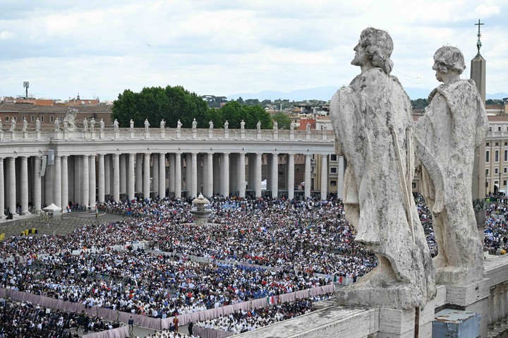 Una multitud siguió la ceremonia. Foto: Víctor Sokolowicz