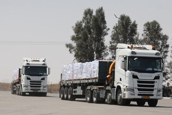 Camiones con ayuda del Programa Mundial de Alimentos, para Gaza. Foto: EFE