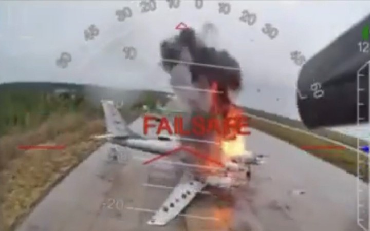 Más de 40 aviones de guerra rusos fueron severamente dañados o destruidos con costos estimados en 7.000 millones de dólares, 