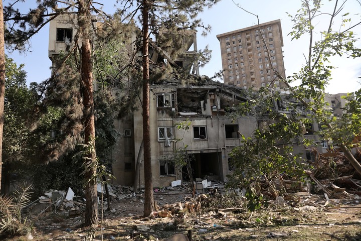 Un edificio destruido por un ataque de las fuerzas de Israel en Teherán. Foto: REUTERS  