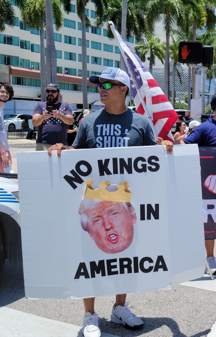 Manifestantes anti-Trump en Miami. Foto EFE
