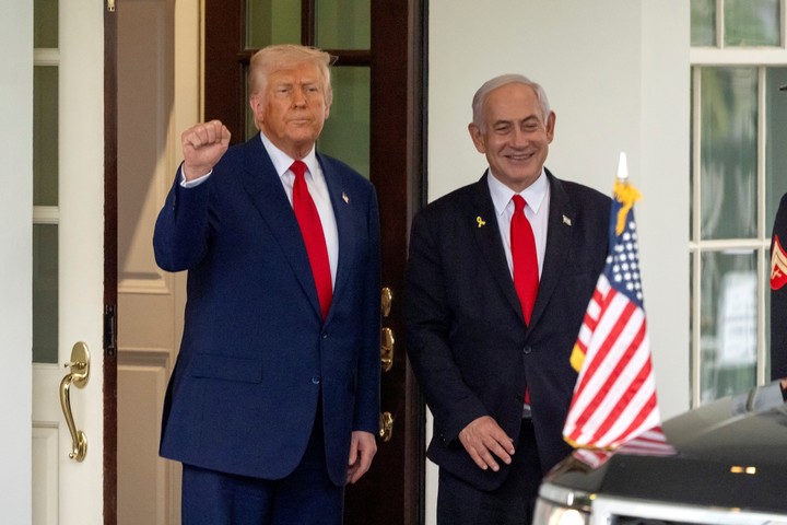 El presidente Donald Trump, a la izquierda, junto al primer ministro israelí, Benjamin Netanyahu, en el Ala Oeste de la Casa Blanca, el 7 de abril pasado. Foto AP