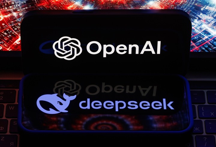 OpenAI y DeepSeek, dos de las apps más usadas de Inteligencia Artificial. Foto. BLOOMBERG   