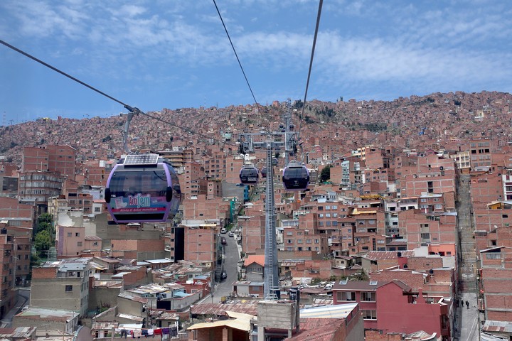 El Teleférico que conecta El Alto con La Paz, en Bolivia, transporta a unas 300 mil personas por día. Foto: Reuters/Luisa Gonzalez