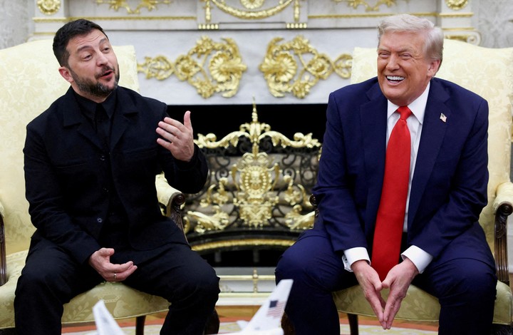 Volodimir Zelenski y Donald Trump, esta vez sin agresiones en el Salón Oval. Foto Reuters
