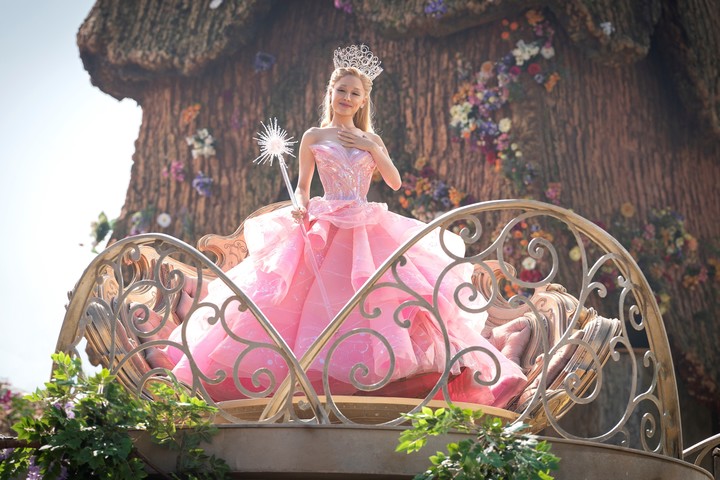 Ariana Grande en una escena de "Wicked". Foto de prensa