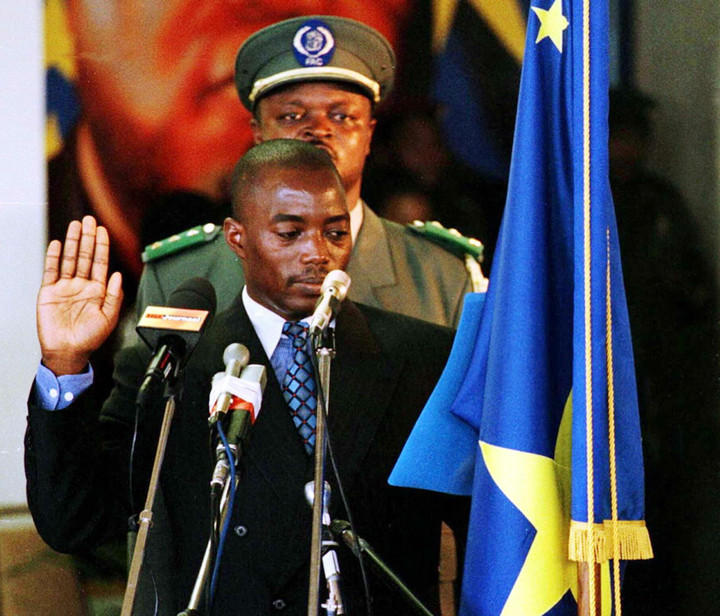 Joseph Kabila jura como presidente tras el asesinato de su padre en 2001, con 29 años.