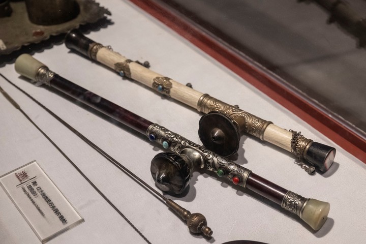 Pipas de opio expuestas en el Lin Zexu Memorial Hall. Foto Gilles Sabrié para The New York Times.