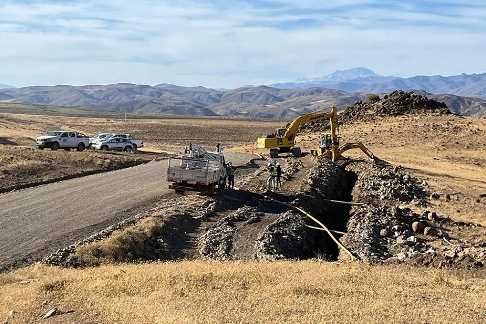 El Gobierno de Neuquén avanza en la obra de gas natural para garantizar servicios esenciales en el norte de la provincia