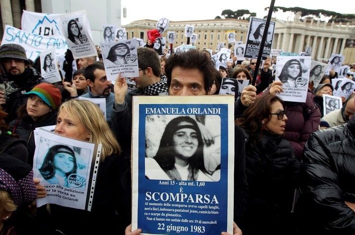 Pietro, hermano de Emanuela Orlandi, durante una protesta en la Plaza San Pedro, en el Vaticano, en reclamo de su aparición, en diciembre de 2011. Foto: REUTERS  