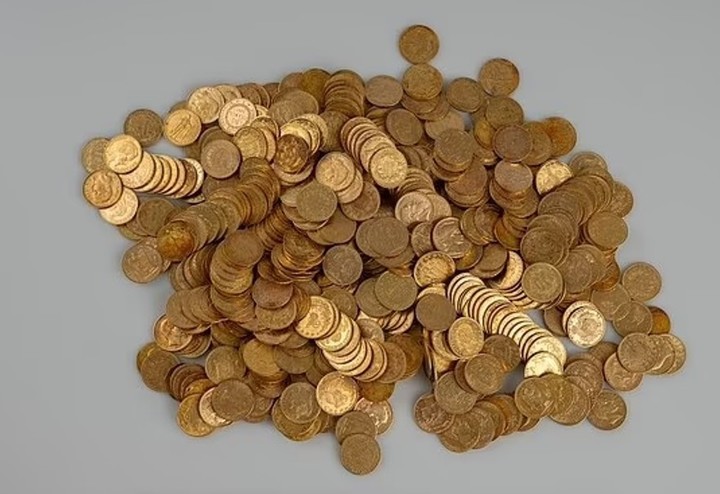Monedas de oro y joyas enterrado durante la invasión nazi. Foto: Muzeum vychodnich Cech v Hradc i Kralov e