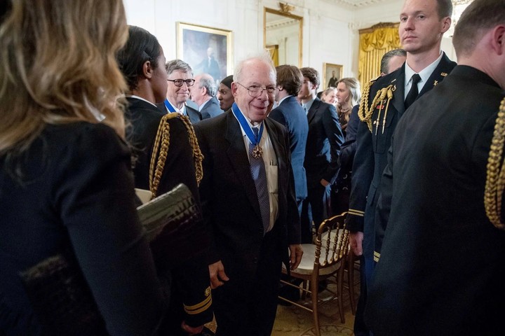 En la ceremonia de entrega de la Medalla Presidencial de la Libertad en la Casa Blanca en 2016. Foto Andrew Harnik/Associated Press
