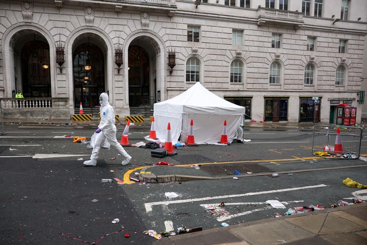 La calle en Liverpool luego del incidente con un vehículo y los hinchas. Foto: Reuters
