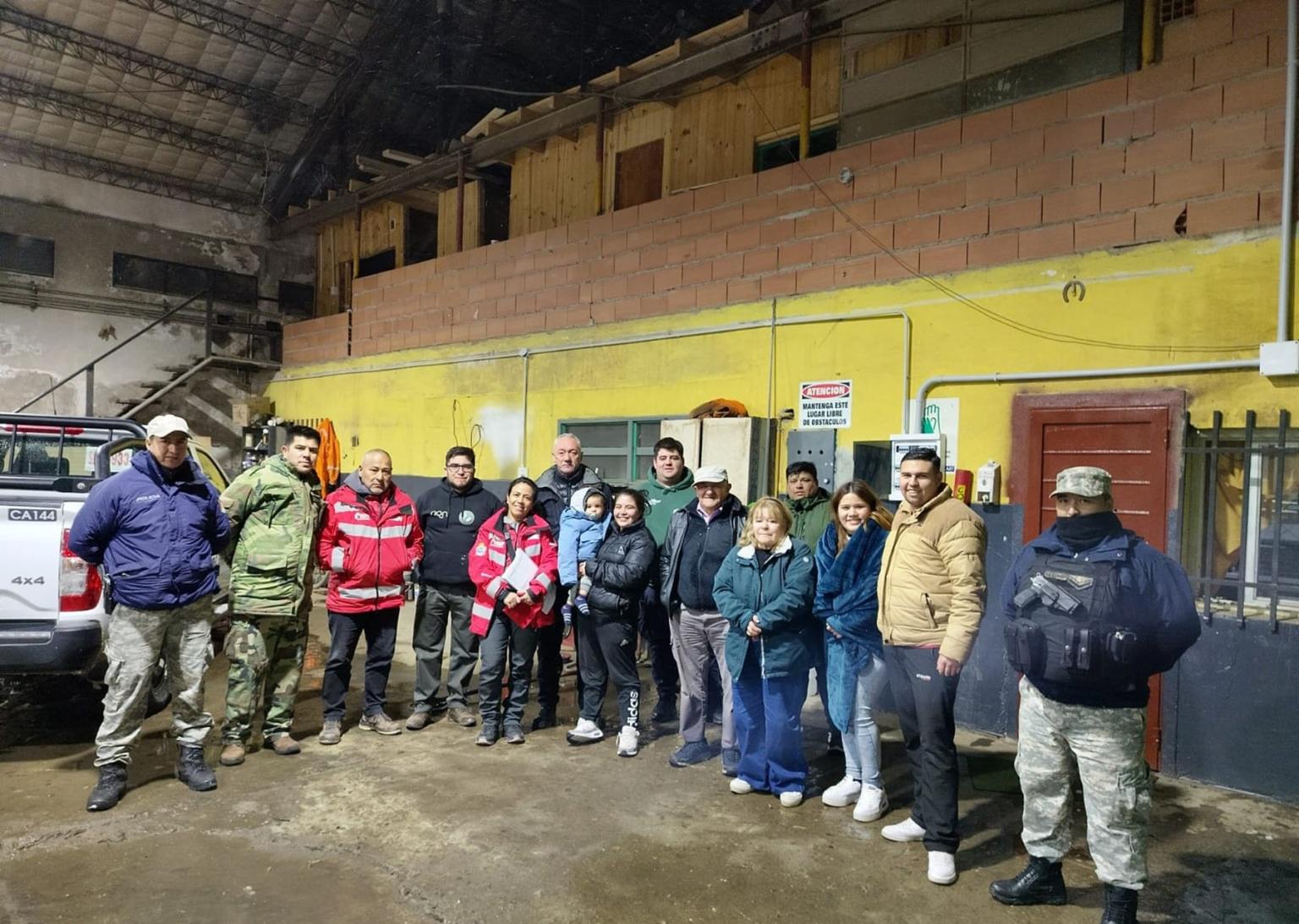 Rescataron a una familia con un bebé que quedó varada por la nieve en una ruta de Neuquén