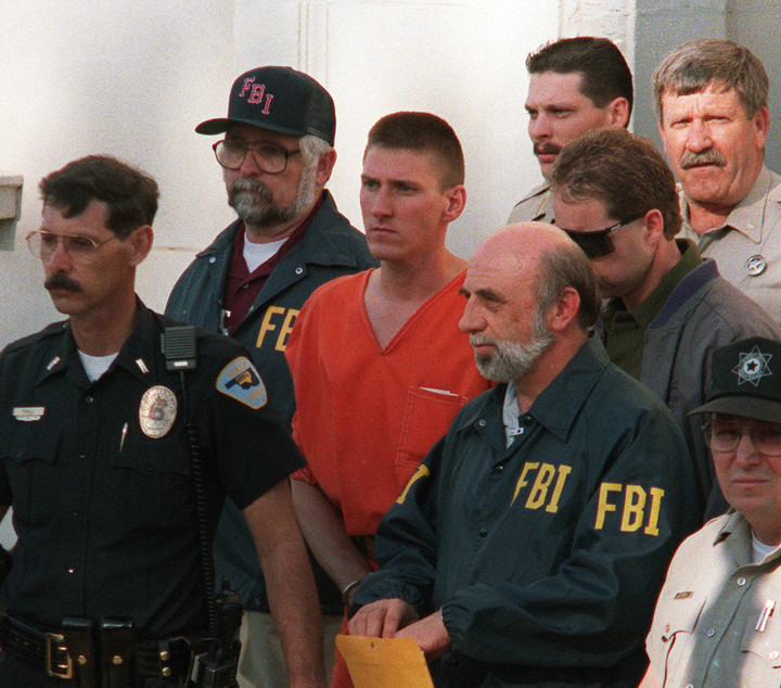 Timothy McVeigh, autor del atentado en Oklahoma, tras el juicio en el que fue condenado a pena de muerte, en 1995. Foto: AFP 