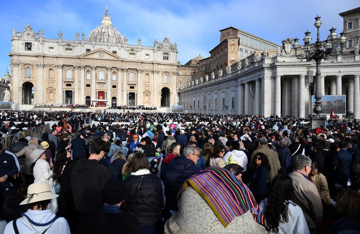 Masivas movilizaciones para despedir al Papa (EFE/ Ettore Ferrari)
