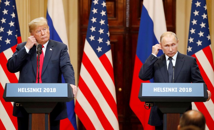 Fotografía del 16 de julio del 2018 donde Donald Trump y Putin participan en una rueda de prensa en Helsinki. Foto: EFE