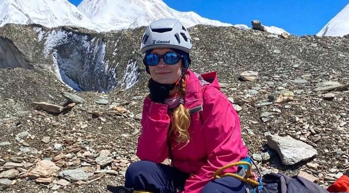 Natalia Nagovitsyna, la alpinista rusa que fue declarada desaparecida tras quedar atrapada en el Tian Shan. Foto captura redes