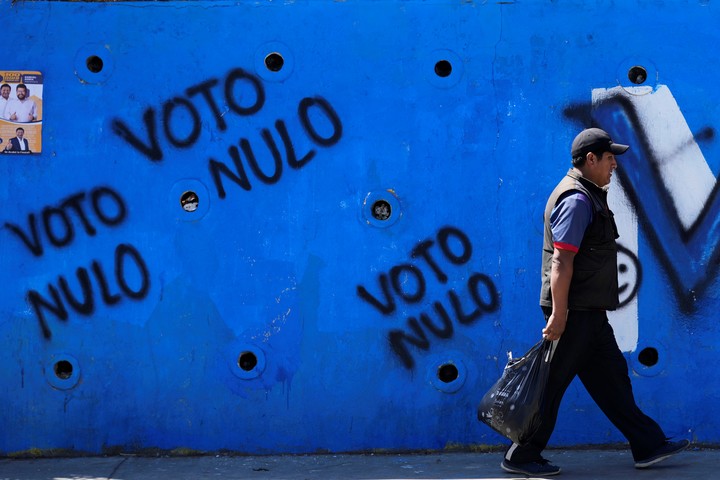 Grafitis a favor del voto nulo que pide Evo Morales en La Paz, Bolivia, Foto: AP/Juan Karita