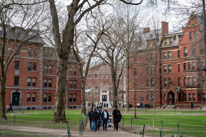 La universidad de élite estadounidense sufrió una congelación de fondos federales de 2.200 millones de dólares tras rechazar una lista de amplias demandas. Foto AFP